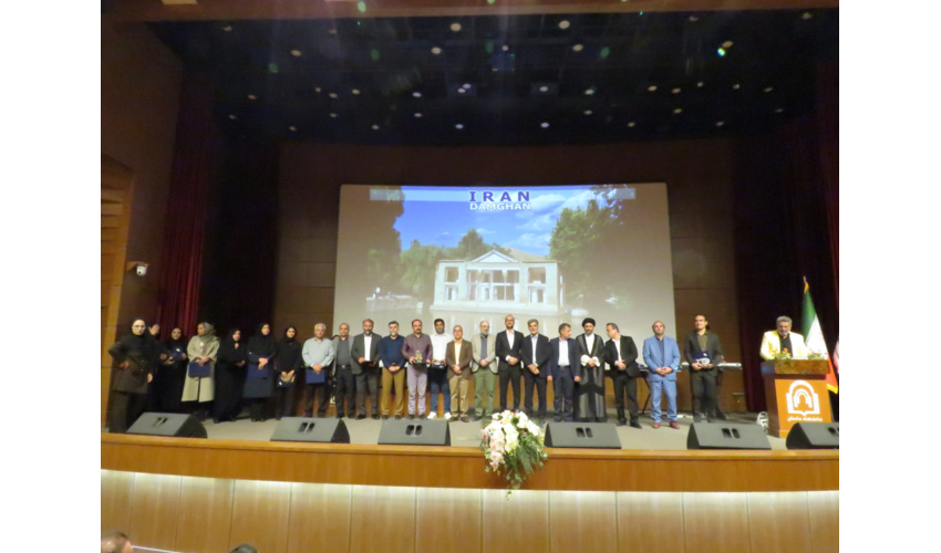 در آیین گرامیداشت روز کارمند؛  از تلاشگران شایسته دانشگاهی در آیینی صمیمی تجلیل شد.
