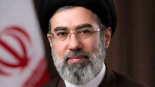 آیت‌الله سیدمجتبی خامنه‌ای با کشف و رأی مجلس خبرگان سومین رهبر انقلاب اسلامی ایران شد