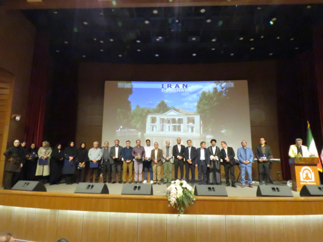 در آیین گرامیداشت روز کارمند؛  از تلاشگران شایسته دانشگاهی در آیینی صمیمی تجلیل شد.